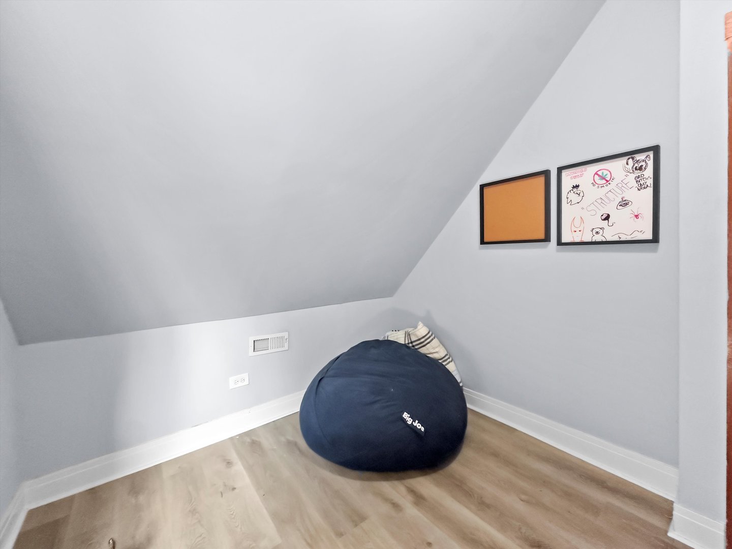 1911 W Newport Avenue Unit: 2