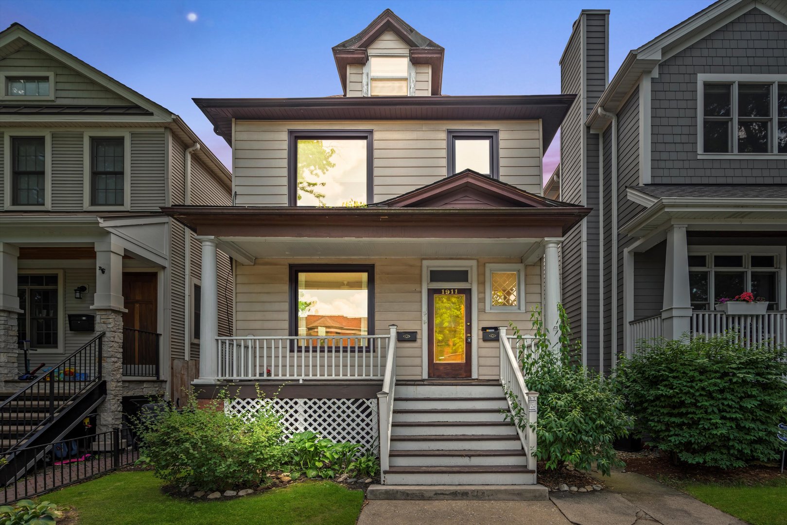 1911 W Newport Avenue Unit: 2