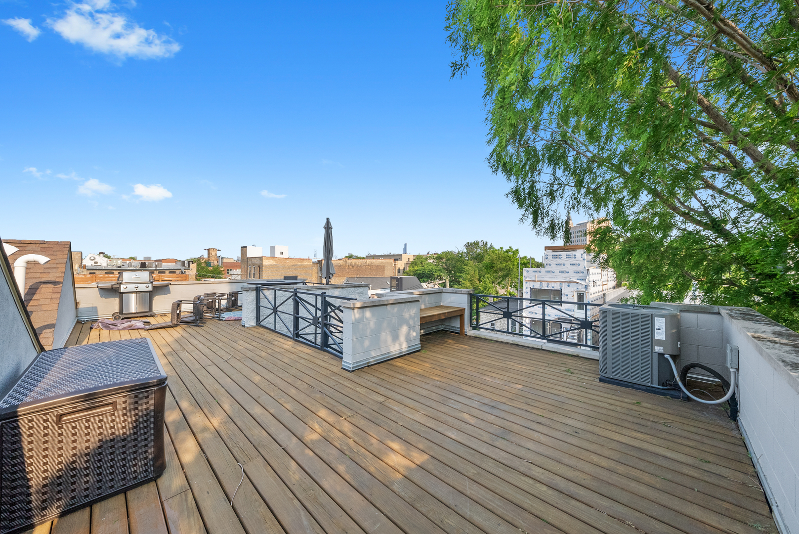 2031 W Saint Paul Avenue Unit: 2W