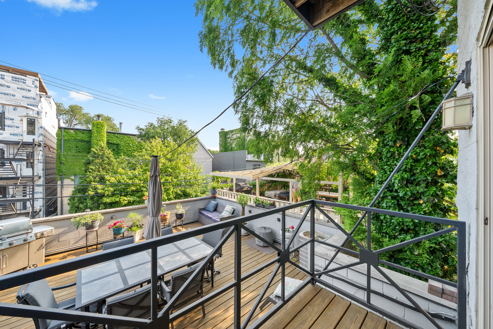 2031 W Saint Paul Avenue Unit: 2W