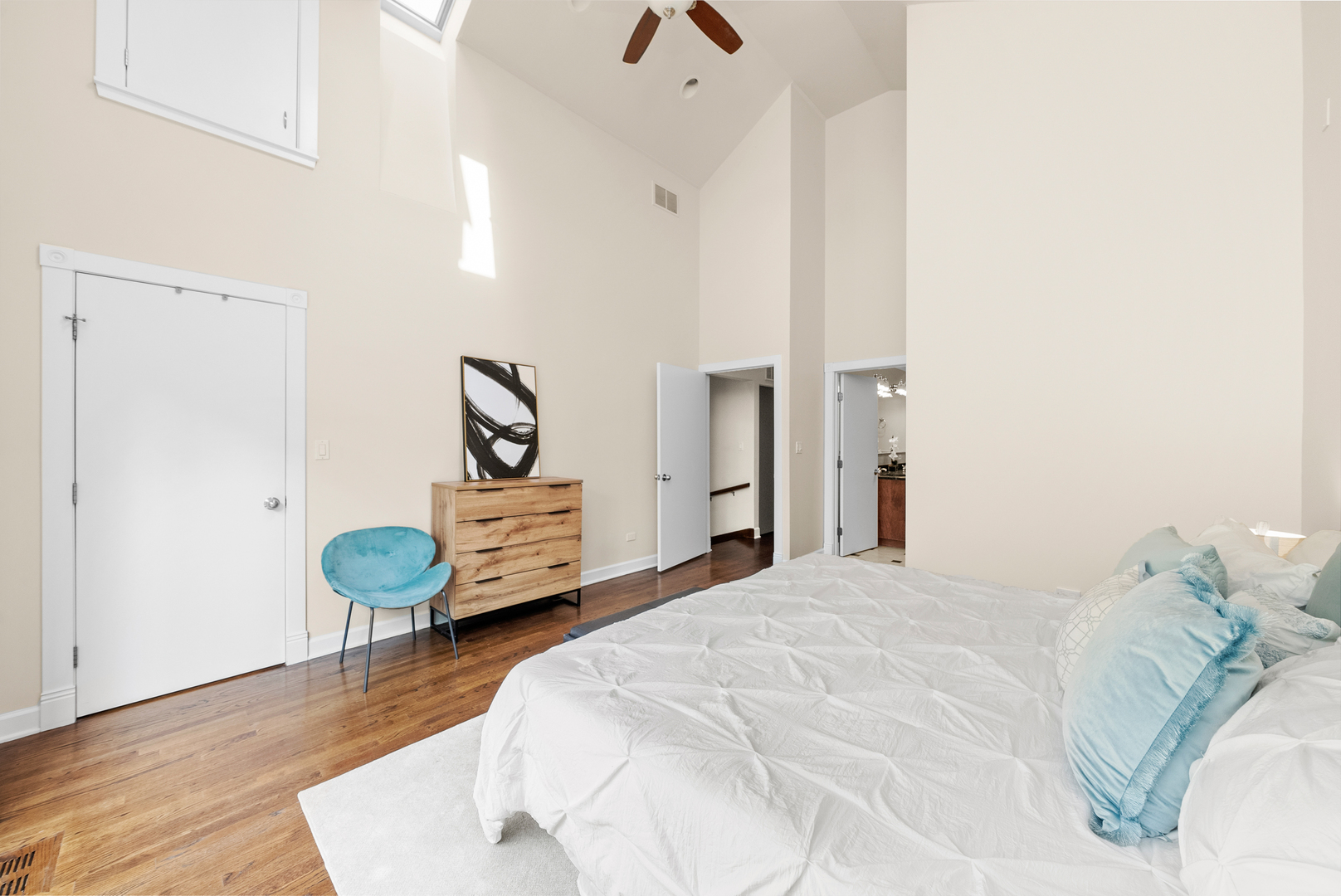 2031 W Saint Paul Avenue Unit: 2W