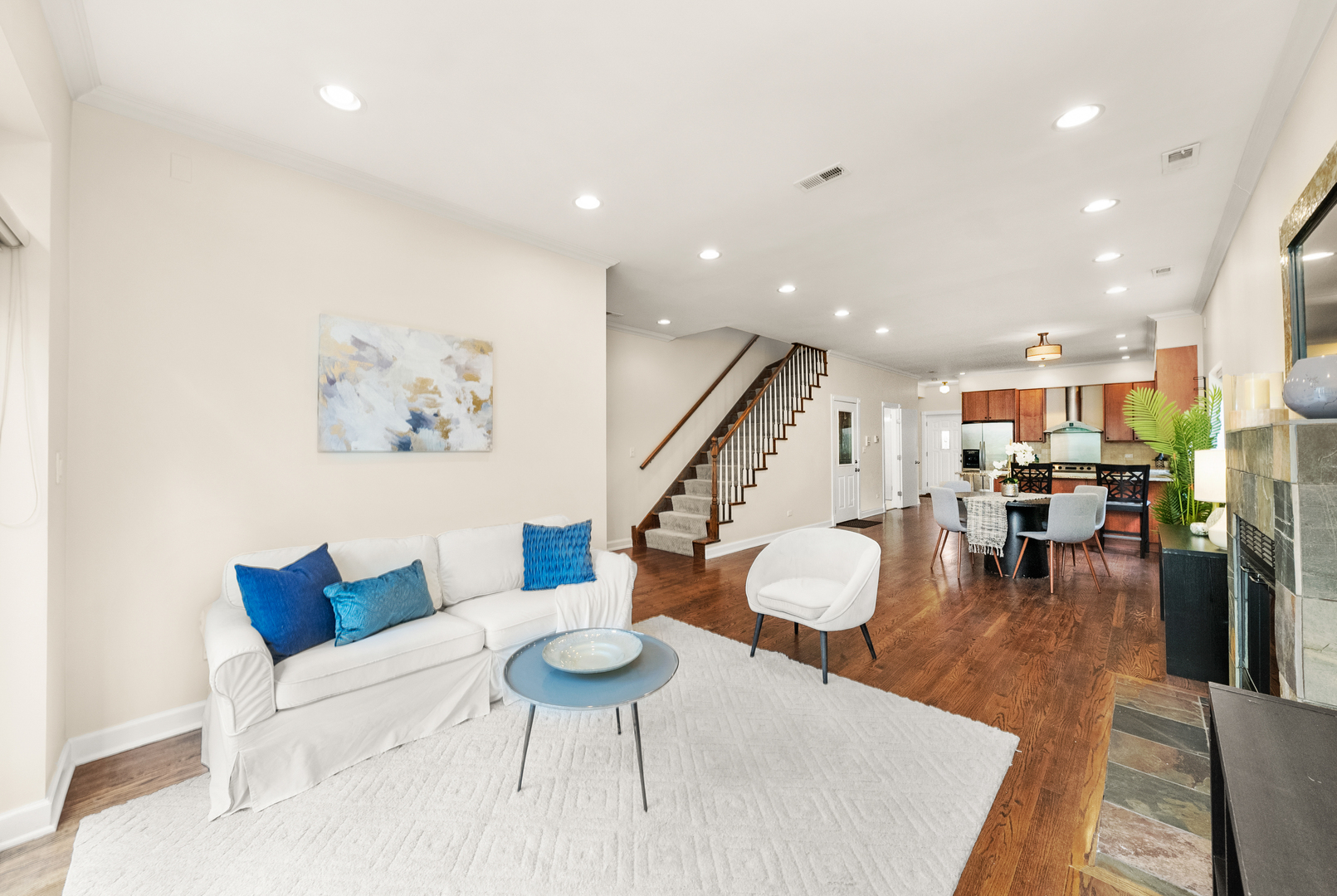 2031 W Saint Paul Avenue Unit: 2W