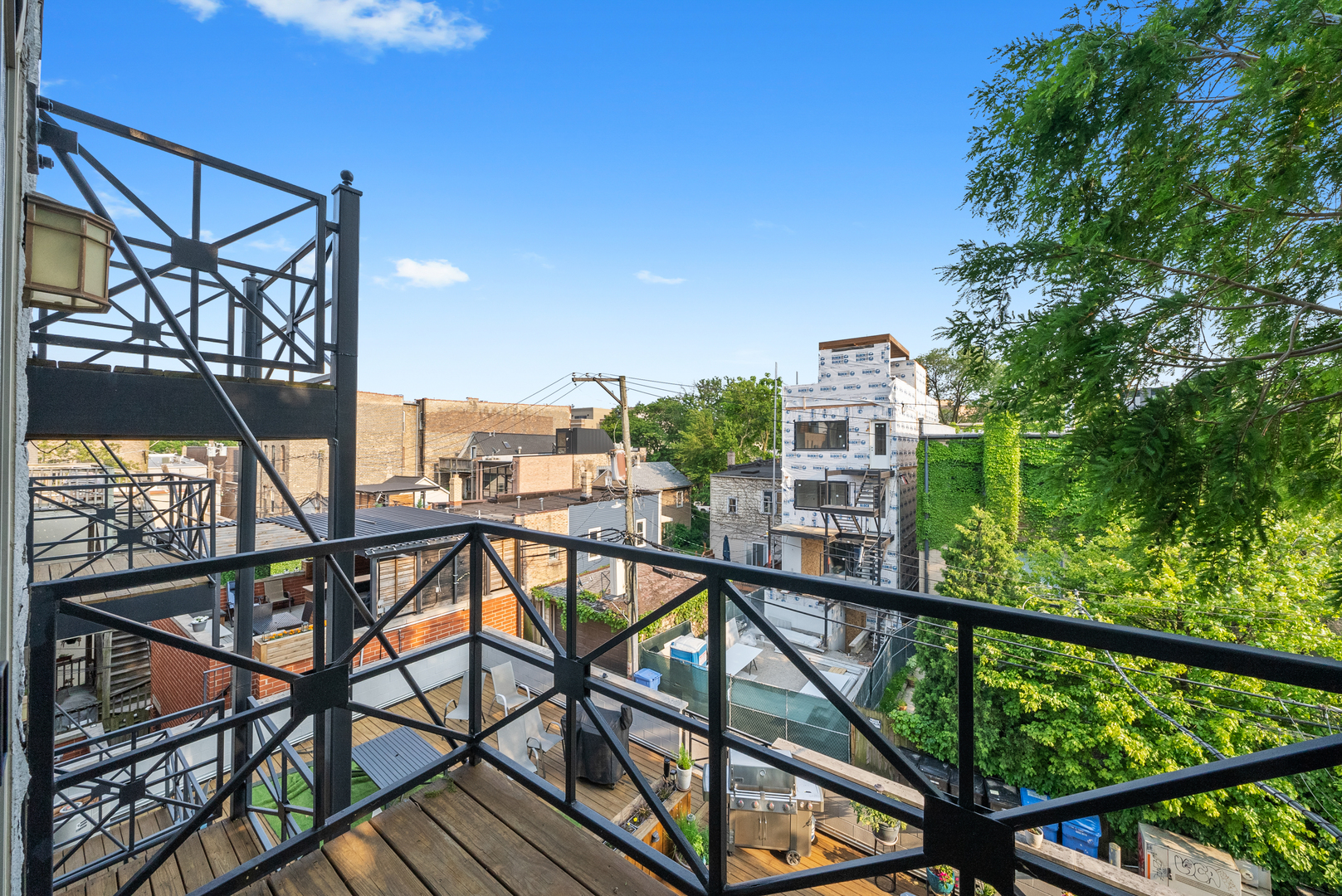 2031 W Saint Paul Avenue Unit: 2W