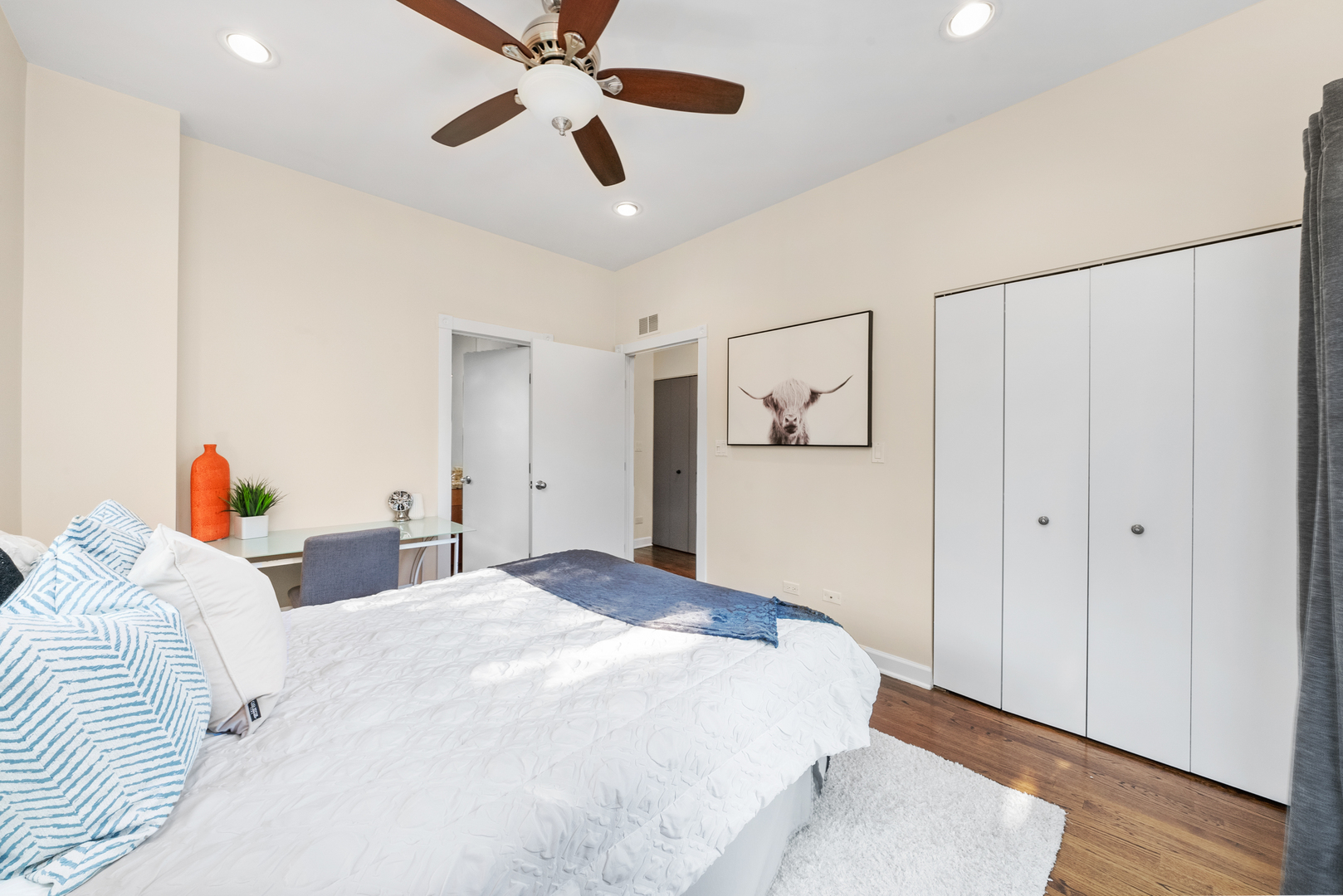 2031 W Saint Paul Avenue Unit: 2W