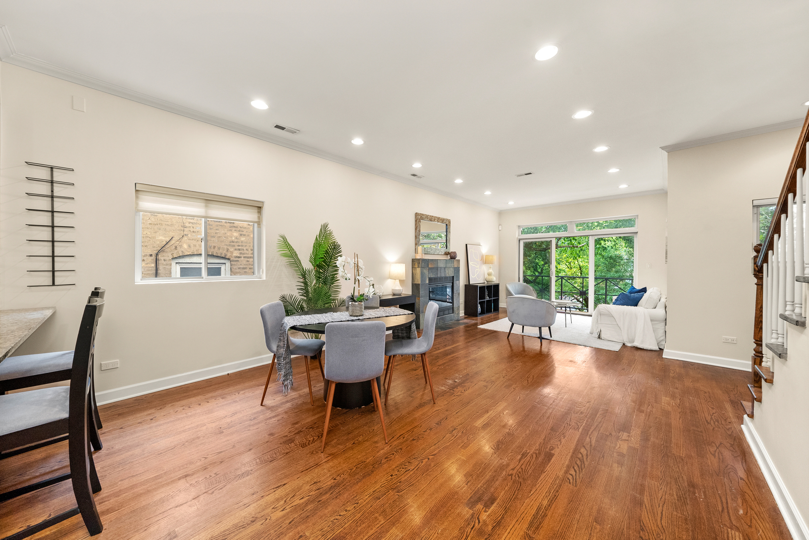 2031 W Saint Paul Avenue Unit: 2W