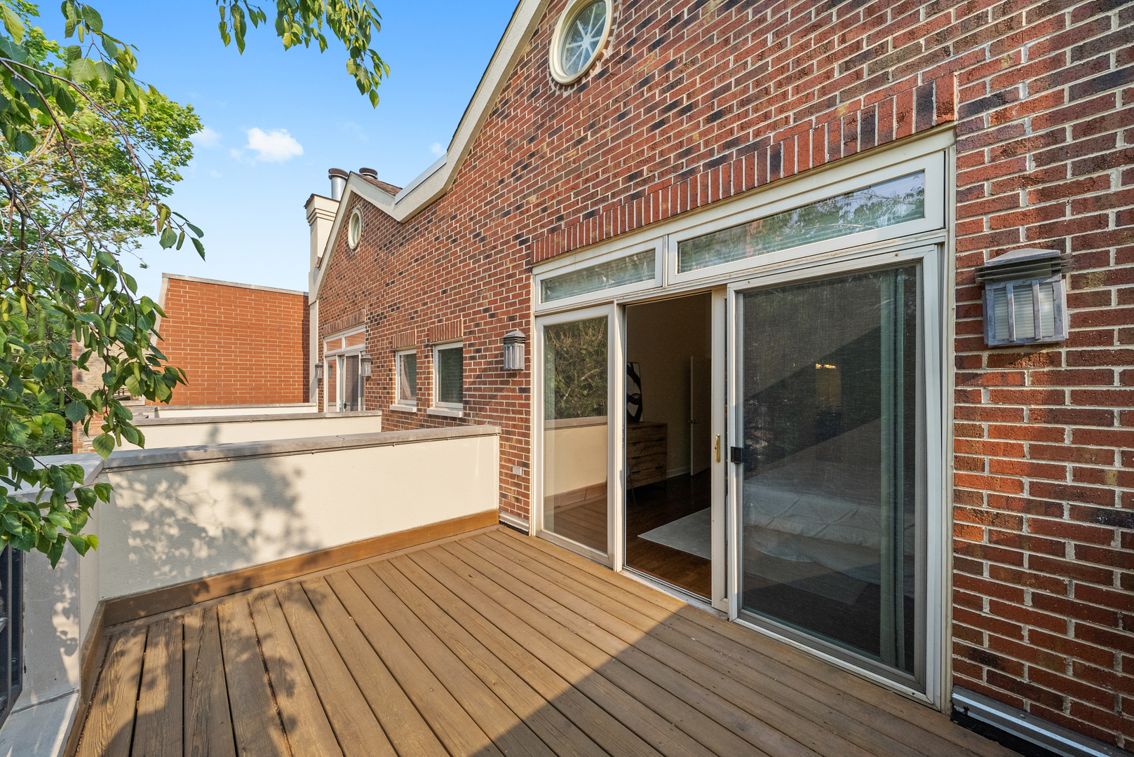 2031 W Saint Paul Avenue Unit: 2W