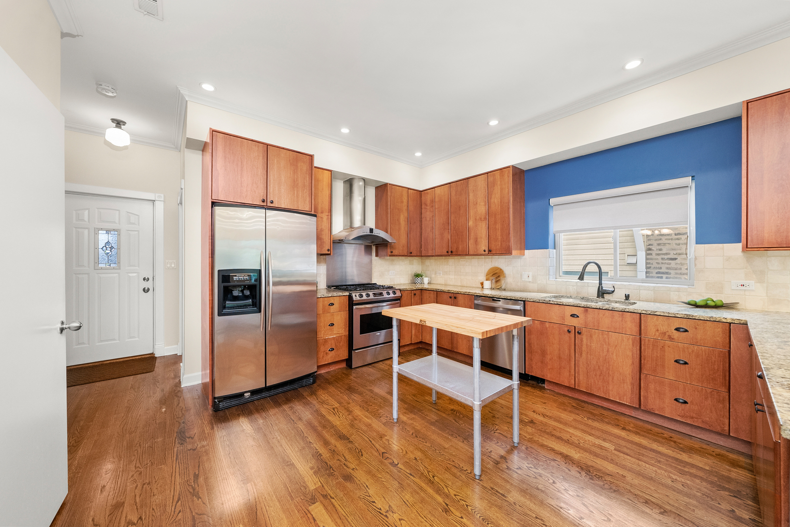 2031 W Saint Paul Avenue Unit: 2W