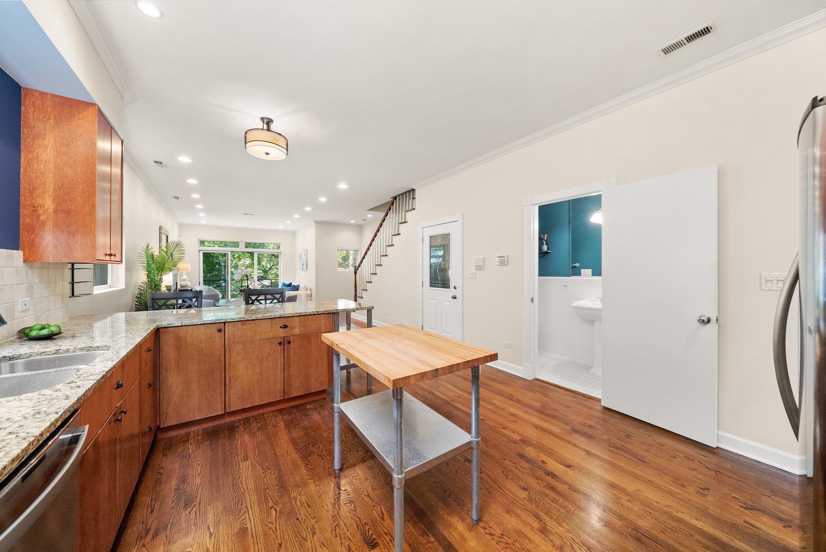 2031 W Saint Paul Avenue Unit: 2W