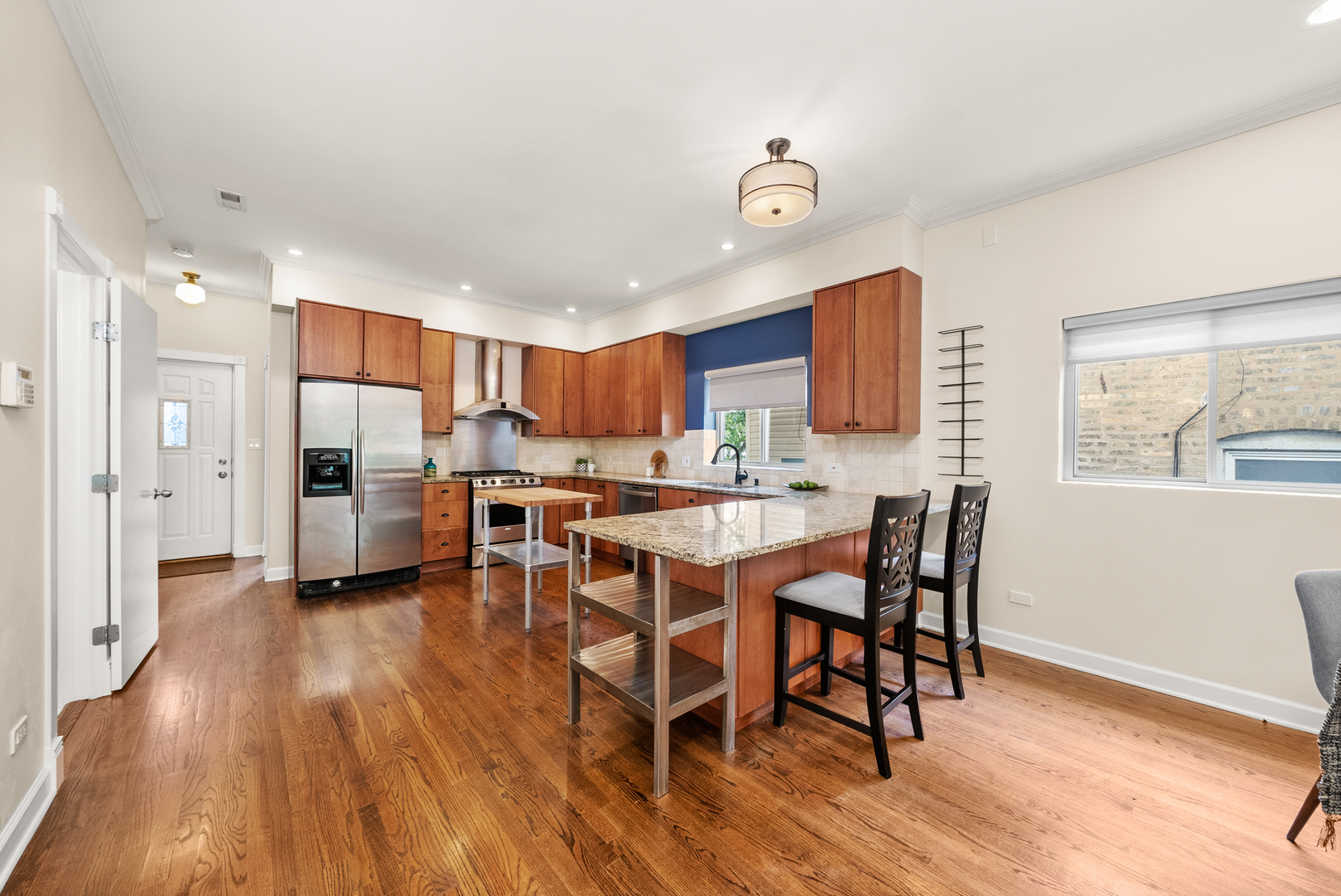 2031 W Saint Paul Avenue Unit: 2W