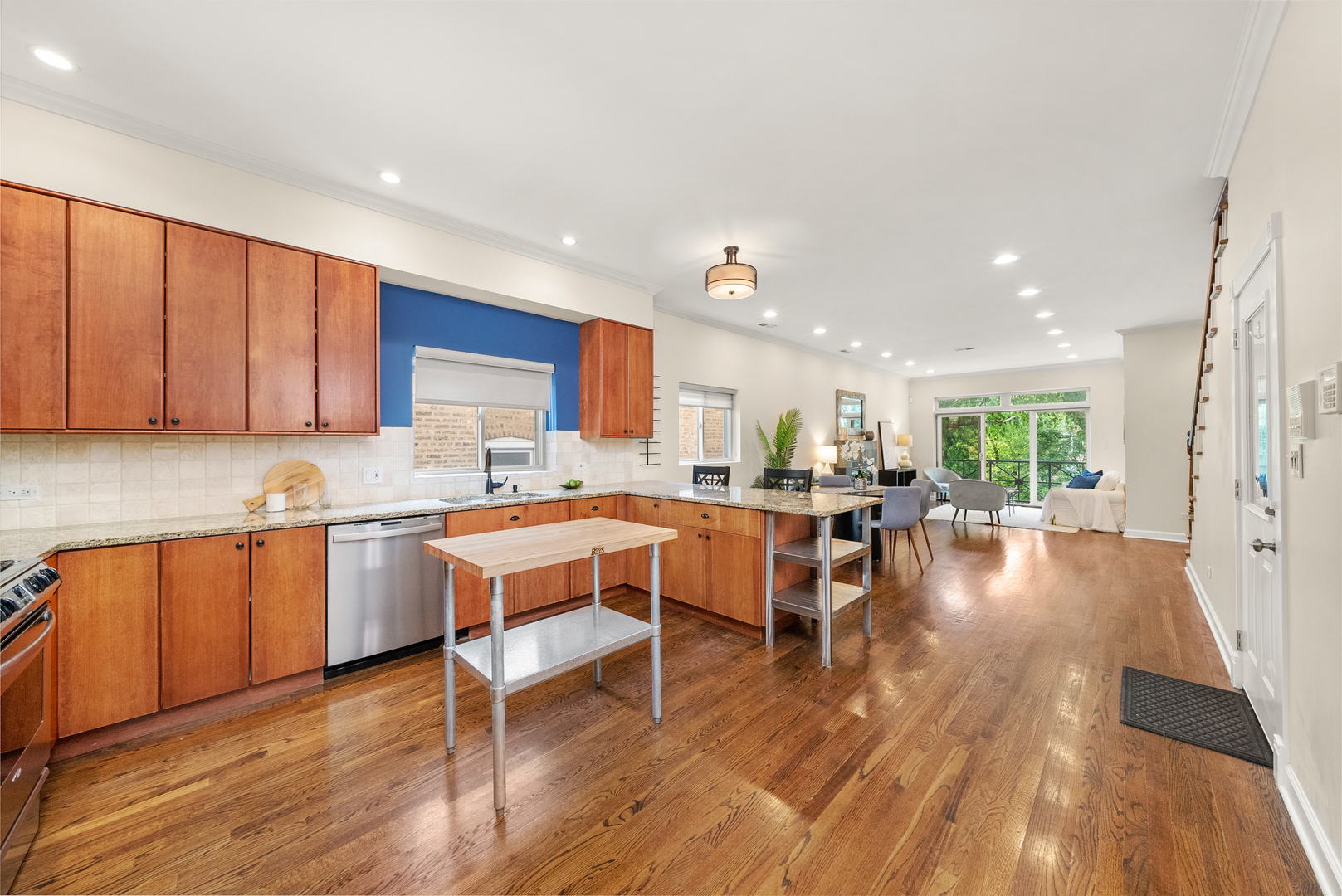 2031 W Saint Paul Avenue Unit: 2W