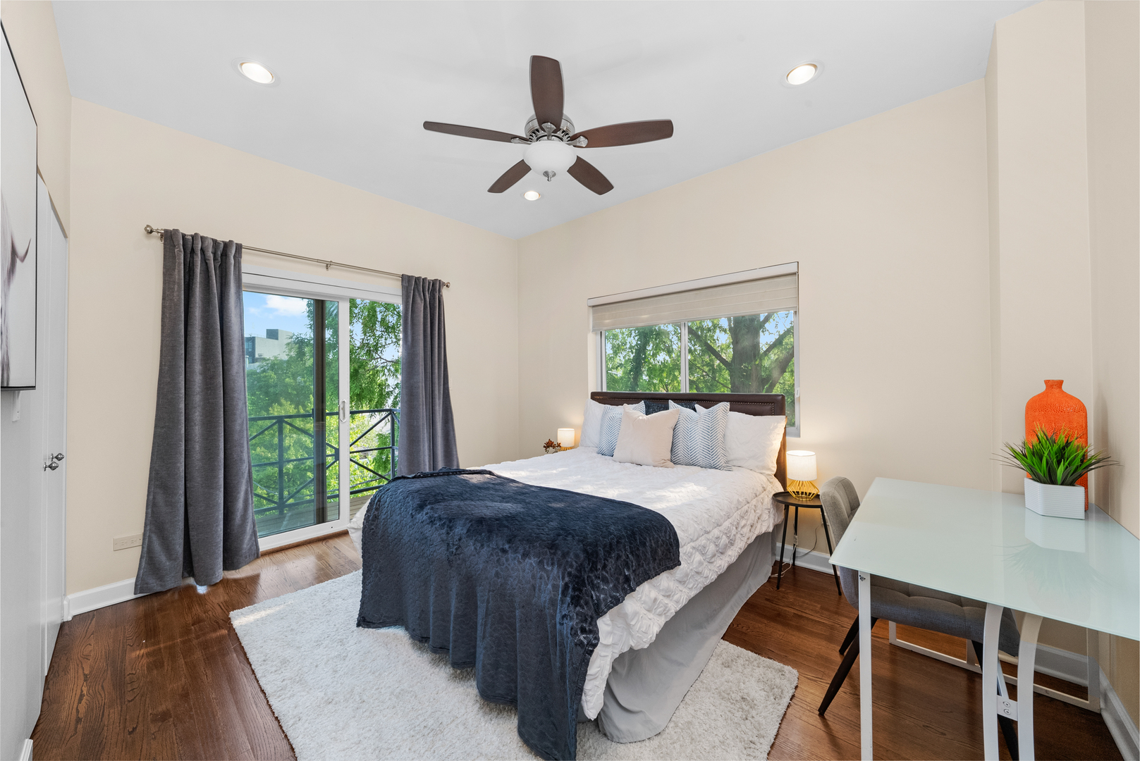 2031 W Saint Paul Avenue Unit: 2W