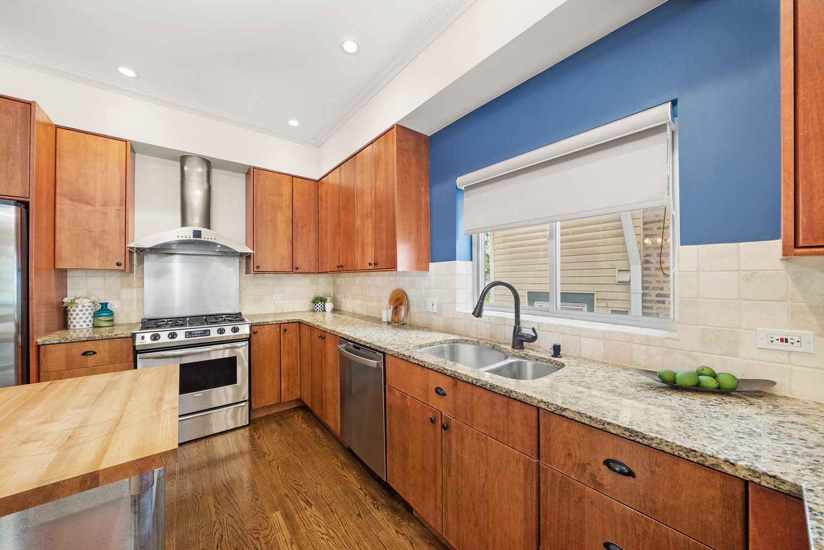 2031 W Saint Paul Avenue Unit: 2W