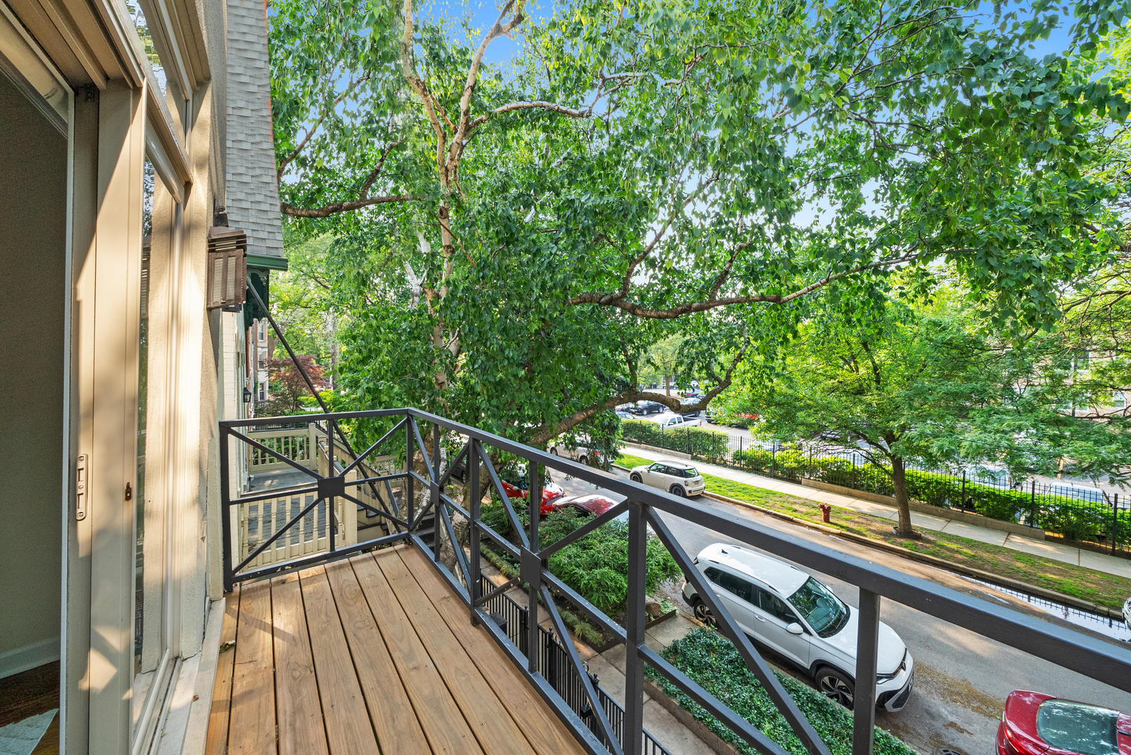 2031 W Saint Paul Avenue Unit: 2W