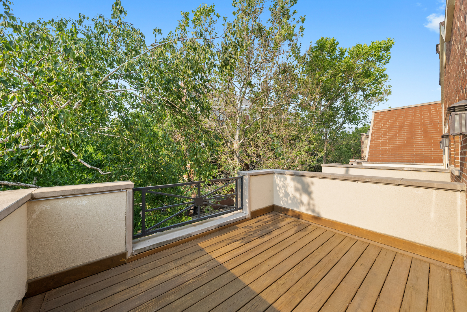 2031 W Saint Paul Avenue Unit: 2W