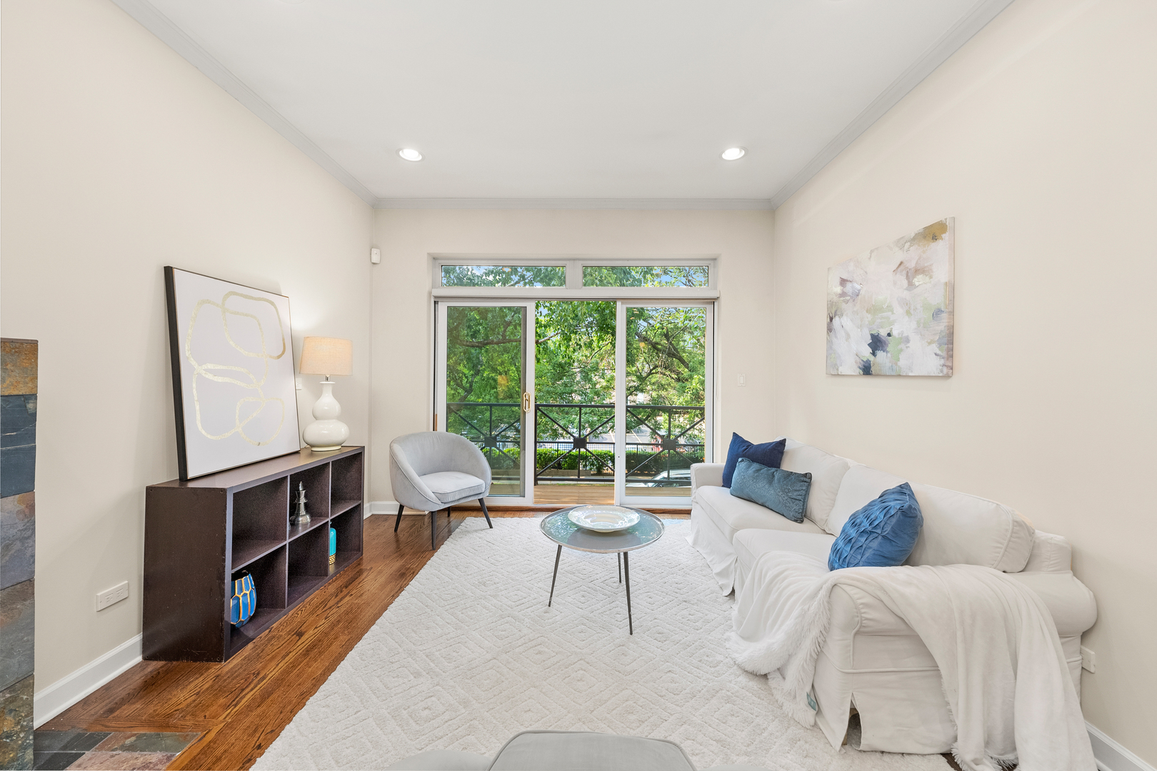 2031 W Saint Paul Avenue Unit: 2W