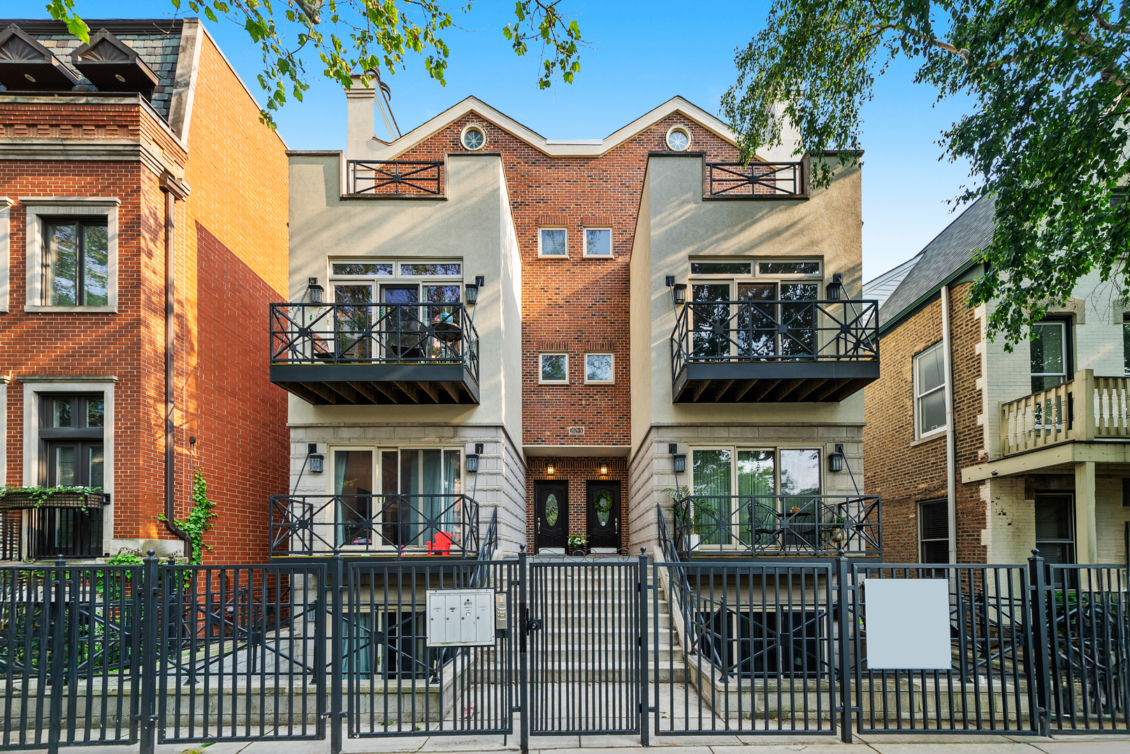 2031 W Saint Paul Avenue Unit: 2W