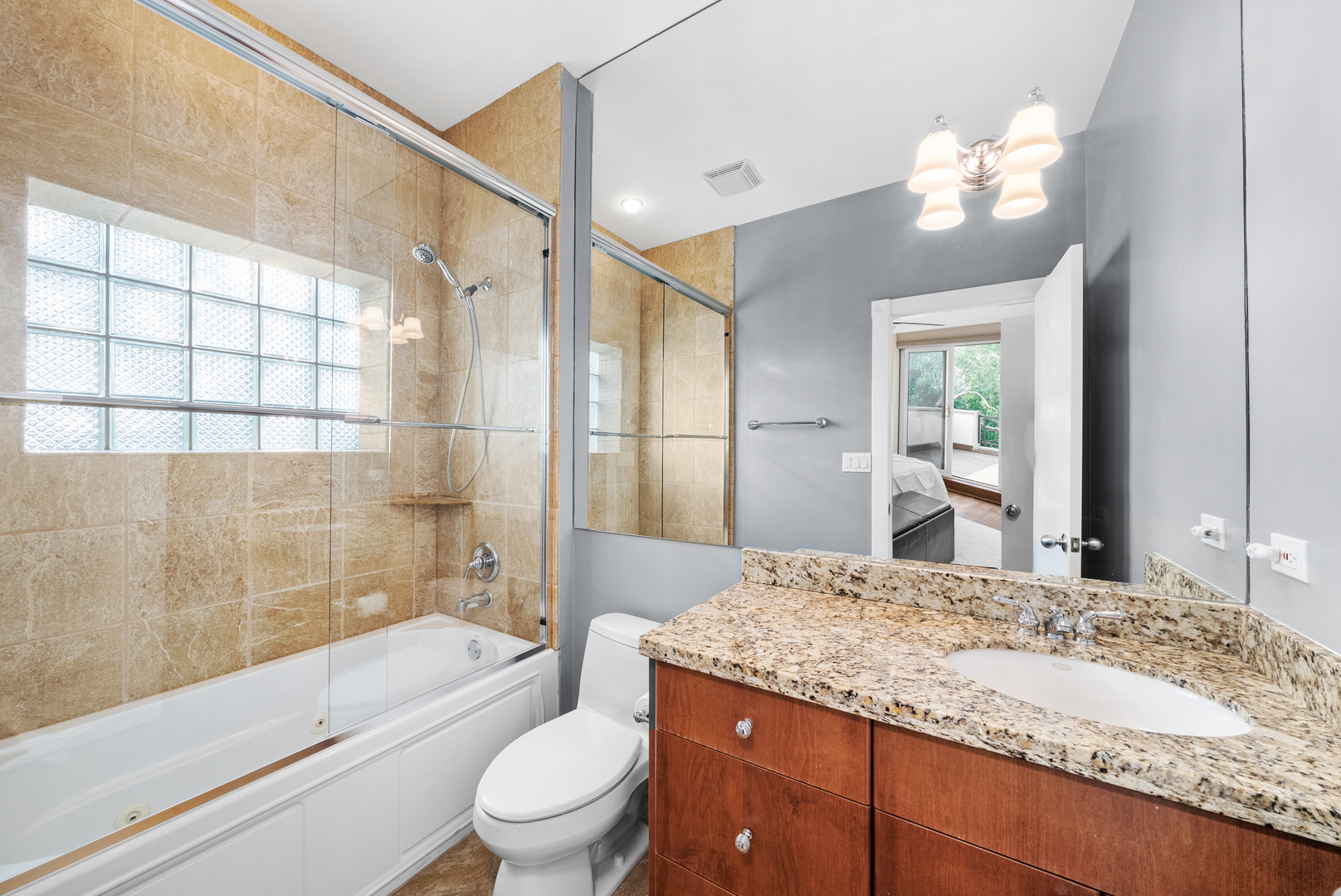 2031 W Saint Paul Avenue Unit: 2W