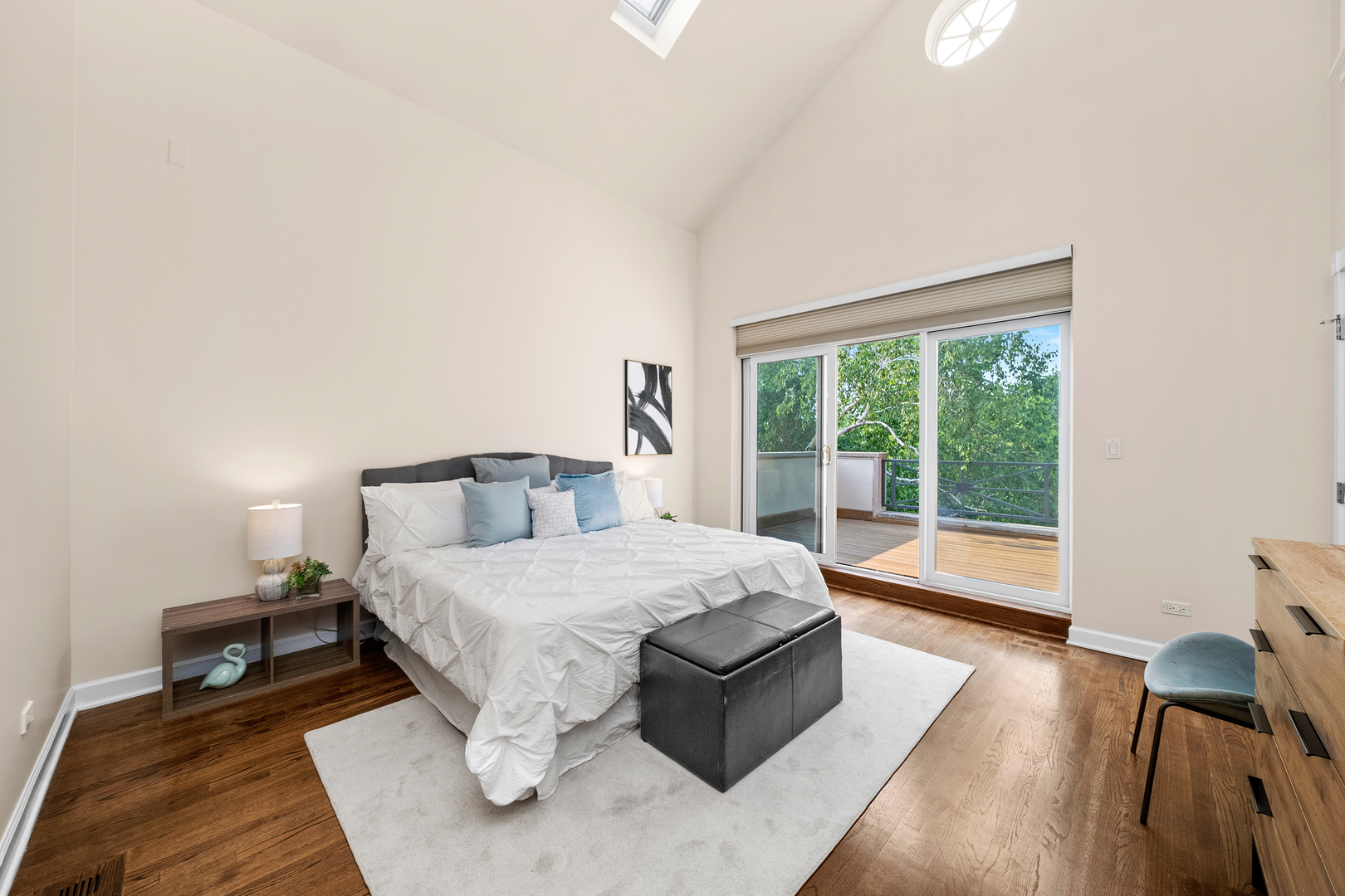 2031 W Saint Paul Avenue Unit: 2W