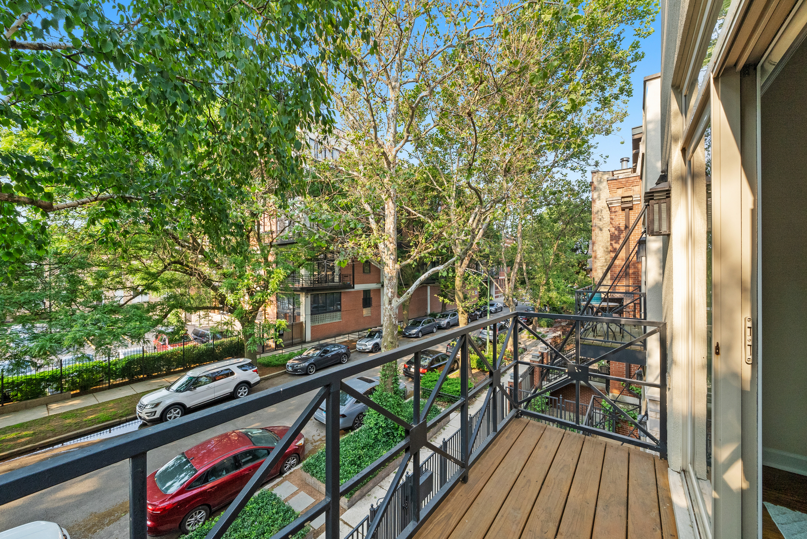 2031 W Saint Paul Avenue Unit: 2W