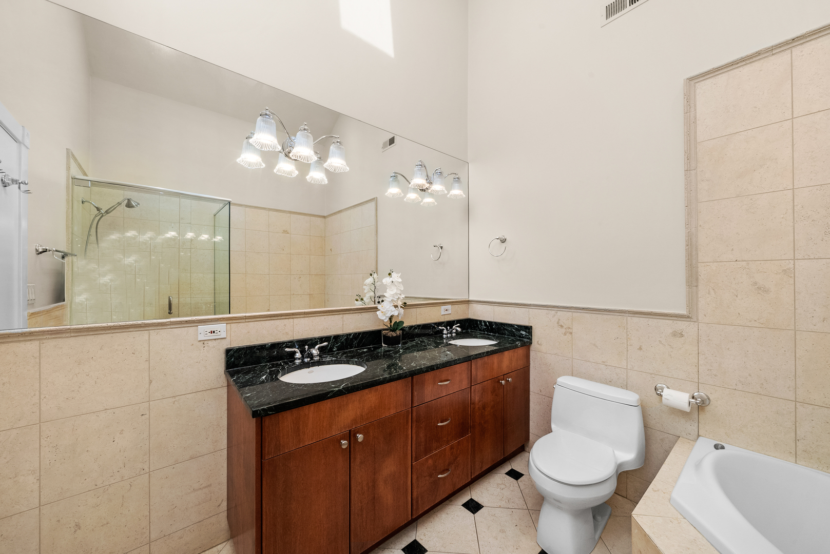 2031 W Saint Paul Avenue Unit: 2W