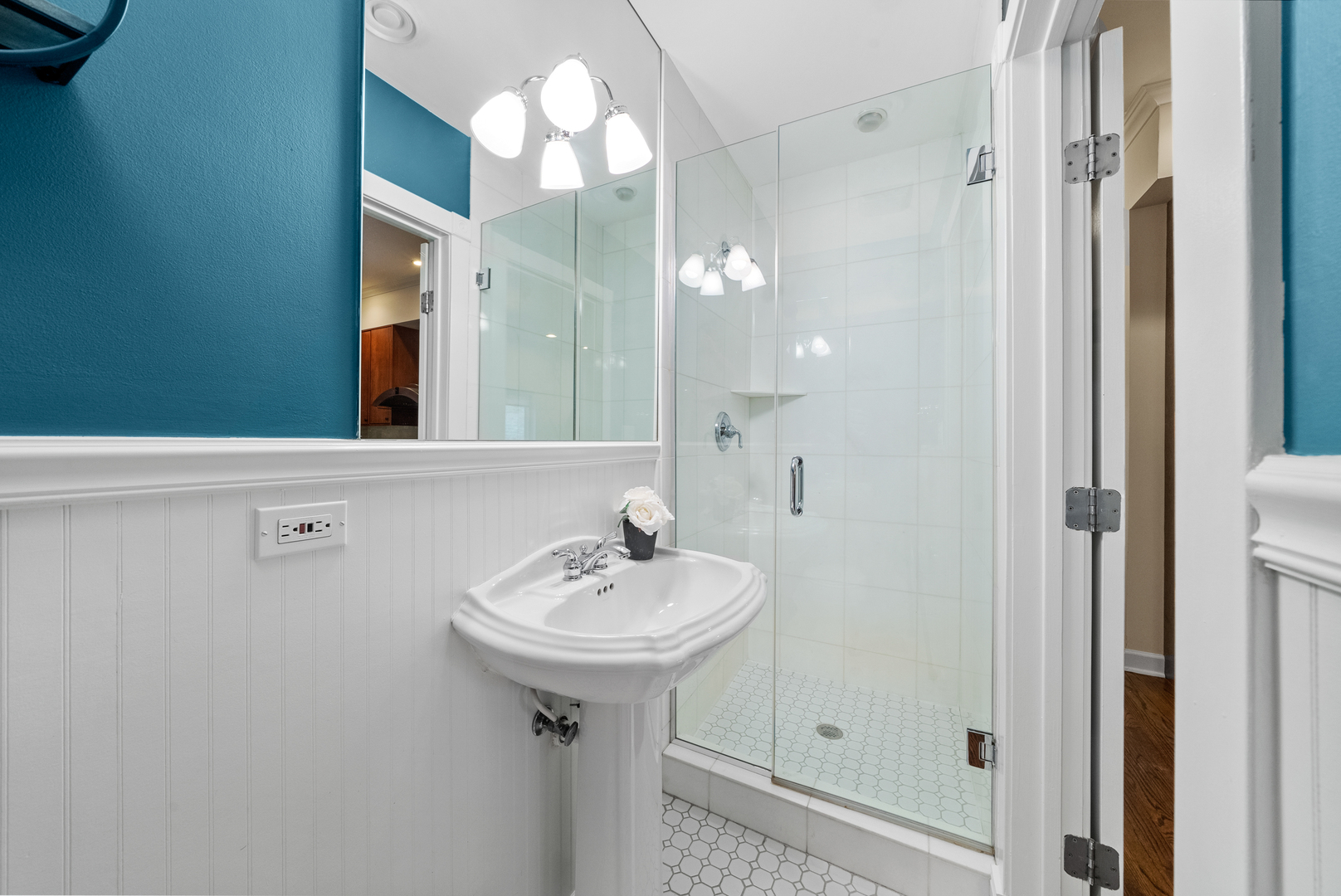 2031 W Saint Paul Avenue Unit: 2W