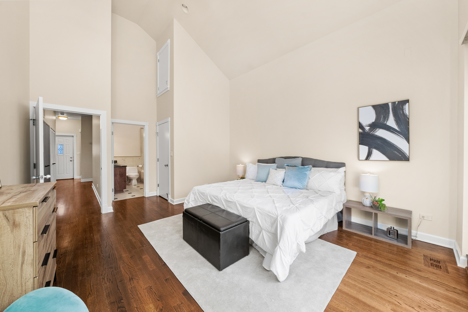 2031 W Saint Paul Avenue Unit: 2W