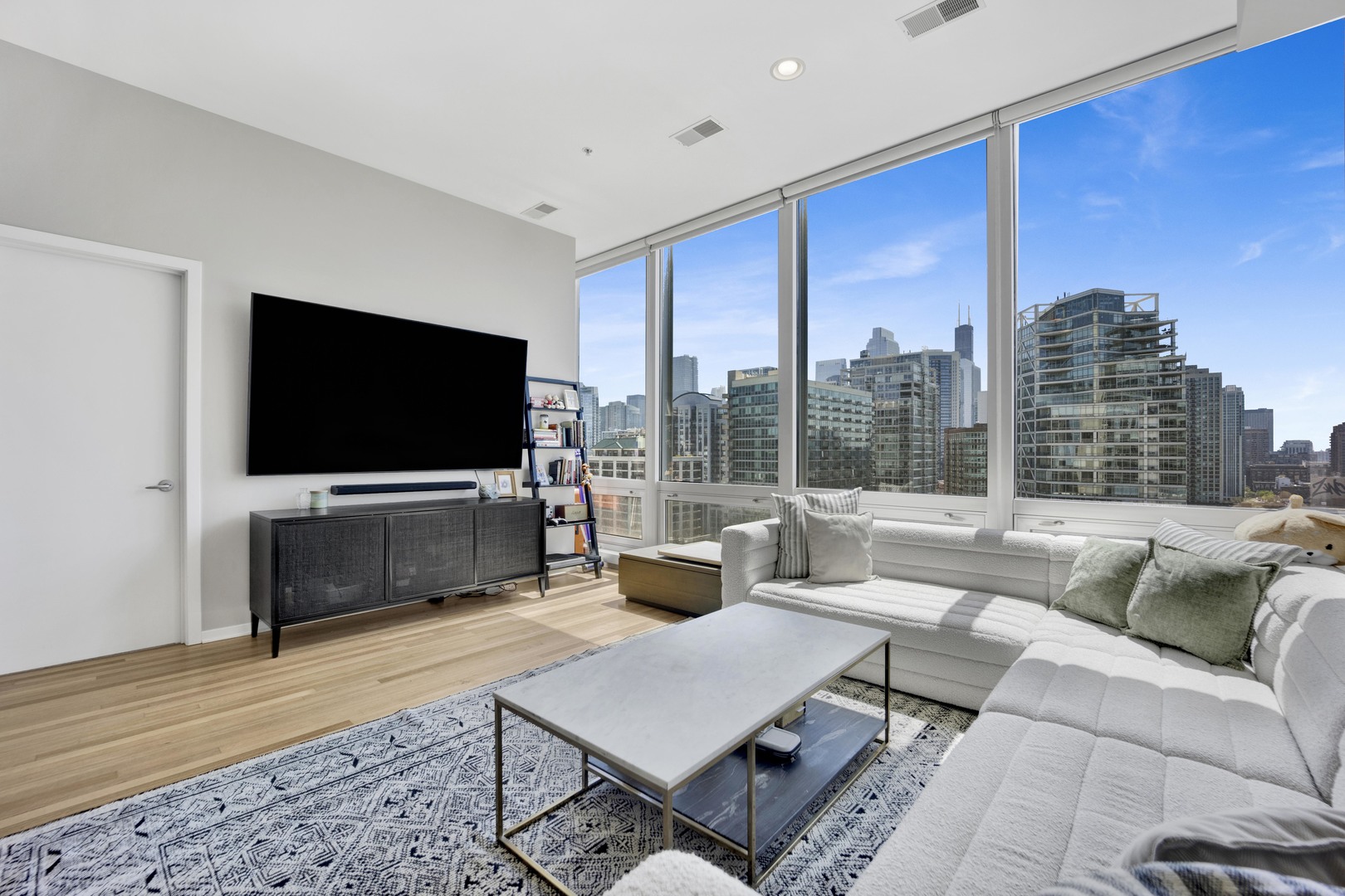 500 W Superior Street Unit: 1207