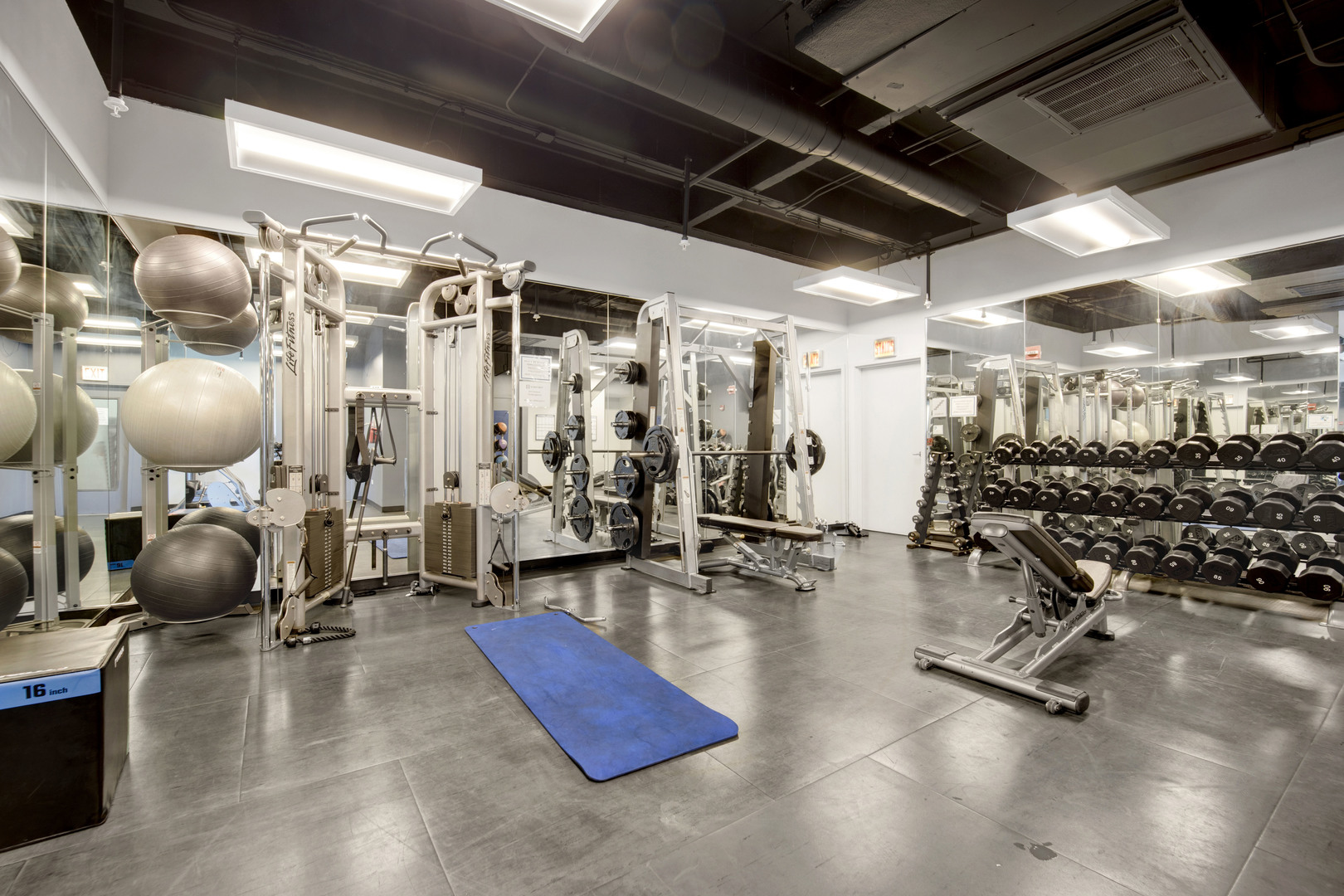 500 W Superior Street Unit: 1207