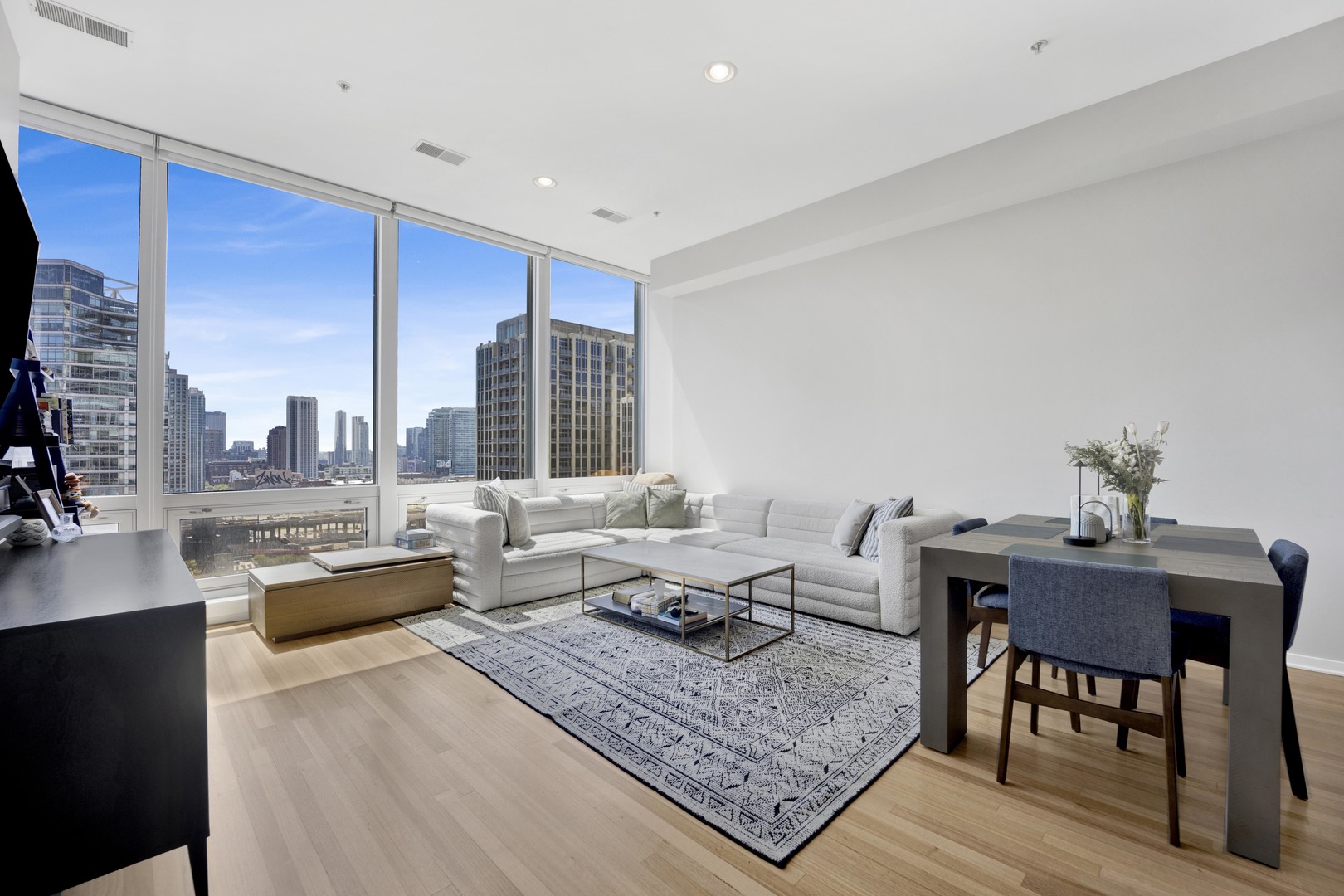 500 W Superior Street Unit: 1207