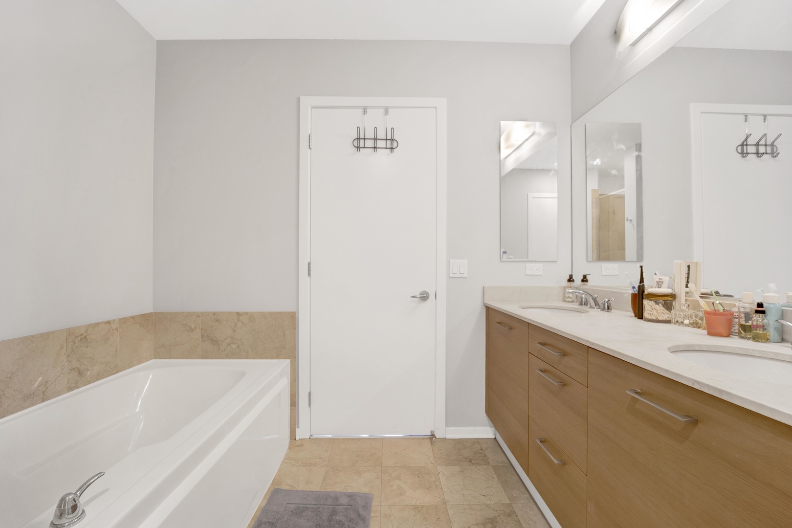 500 W Superior Street Unit: 1207