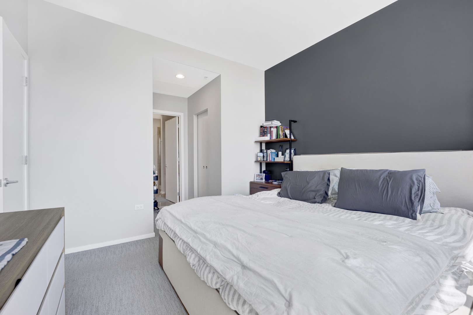 500 W Superior Street Unit: 1207