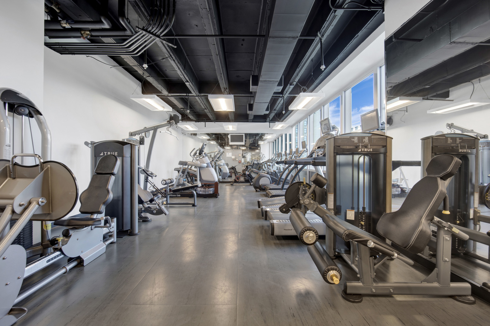 500 W Superior Street Unit: 1207