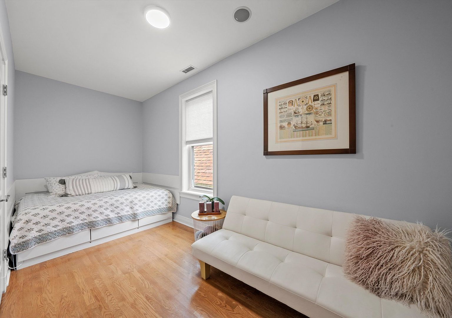 1025 W 31st Place Unit: 2