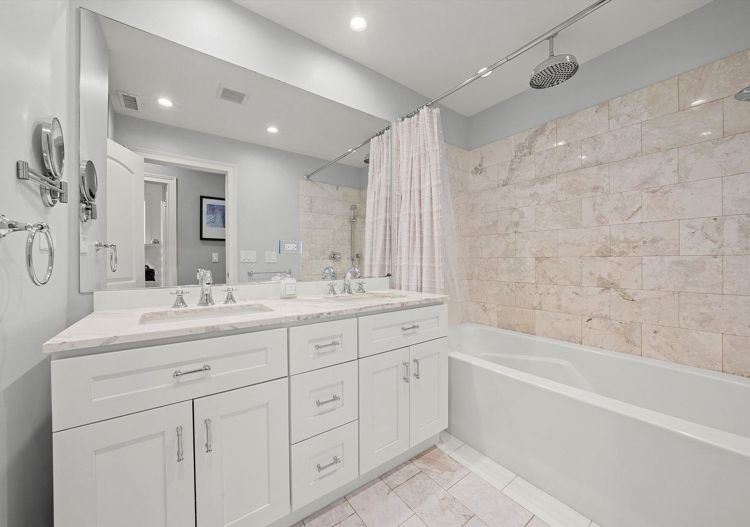 1025 W 31st Place Unit: 2