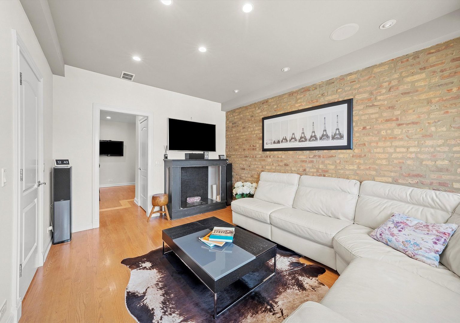 1025 W 31st Place Unit: 2