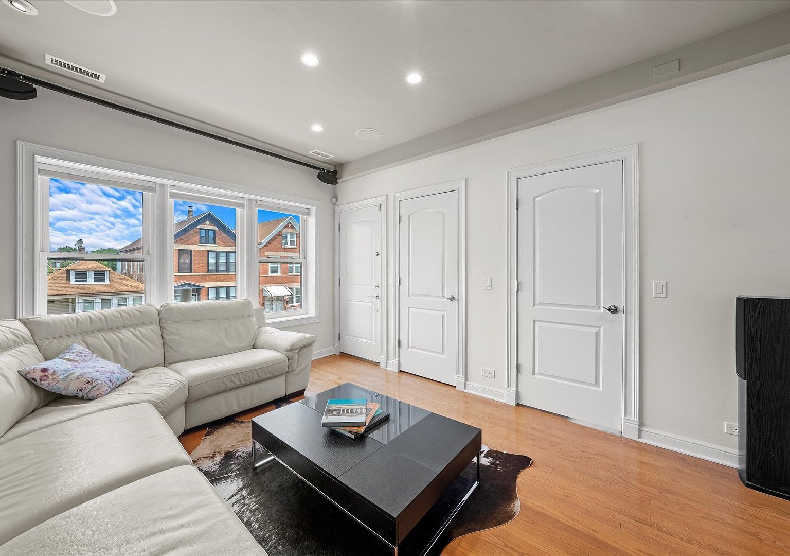 1025 W 31st Place Unit: 2