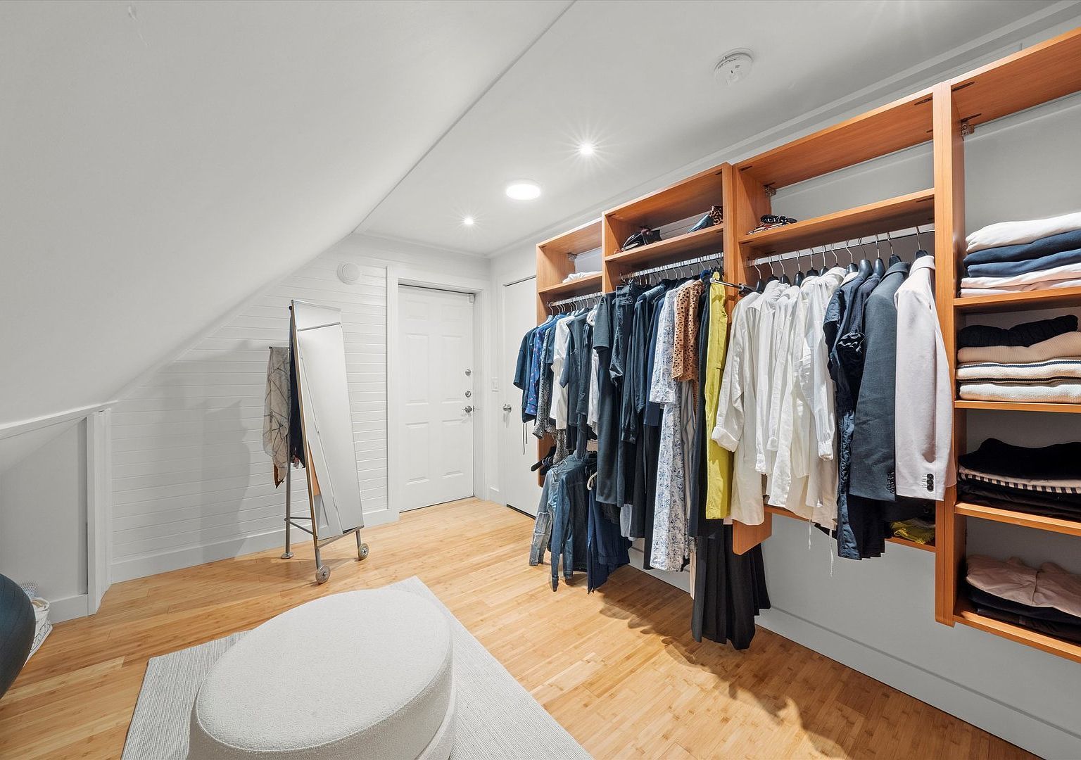 1025 W 31st Place Unit: 2