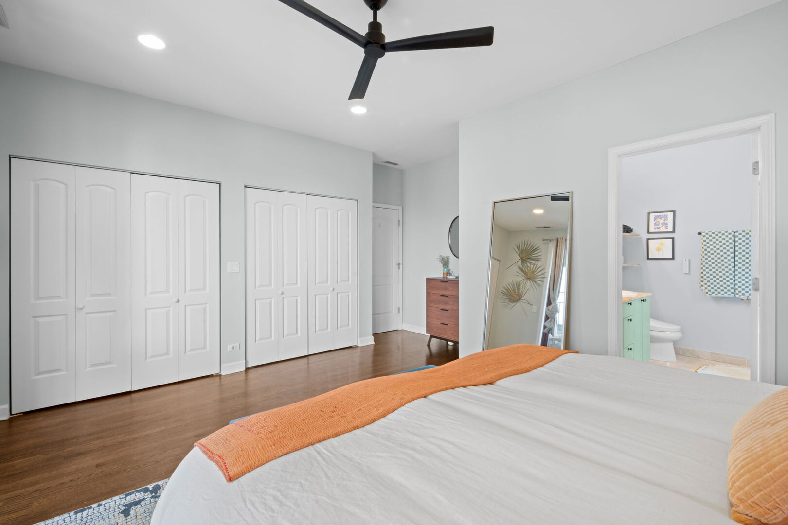 2058 N Western Avenue Unit: 301