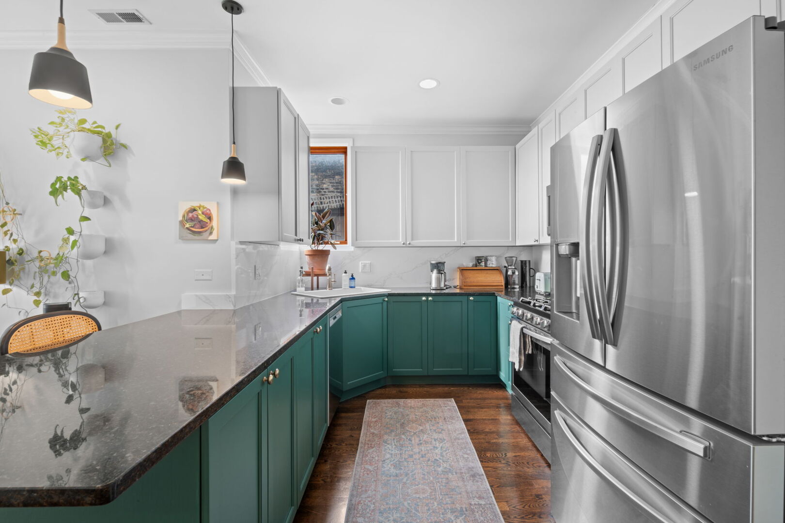 2058 N Western Avenue Unit: 301