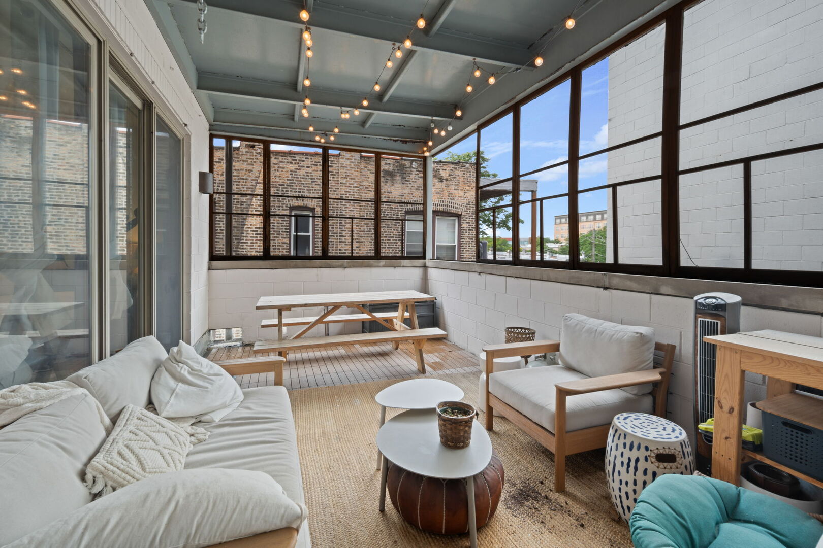 2058 N Western Avenue Unit: 301