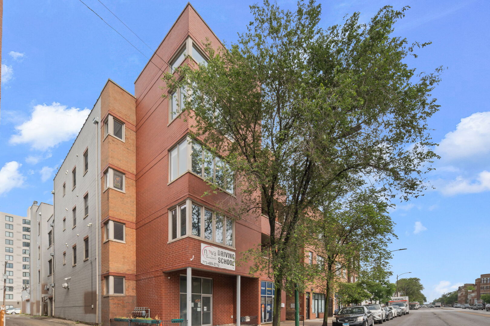 2058 N Western Avenue Unit: 301