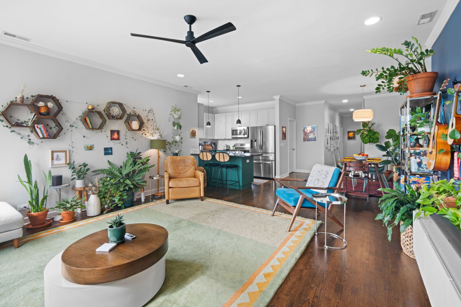 2058 N Western Avenue Unit: 301