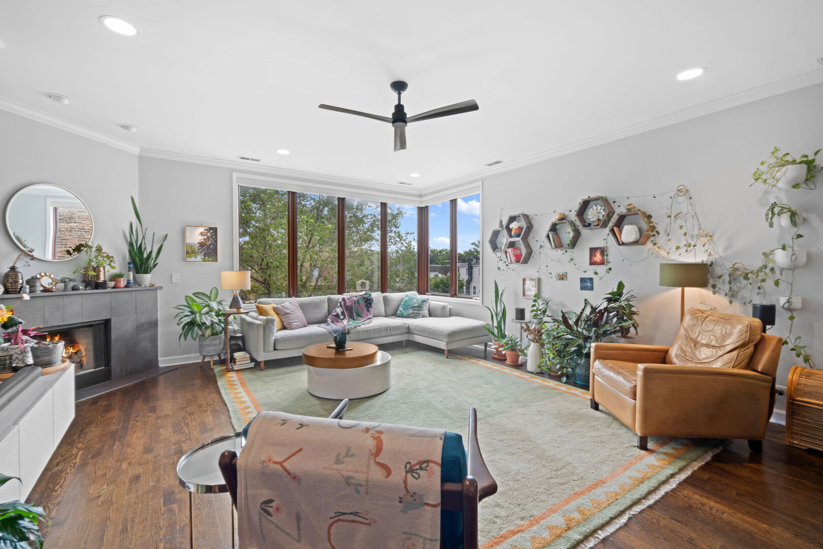 2058 N Western Avenue Unit: 301