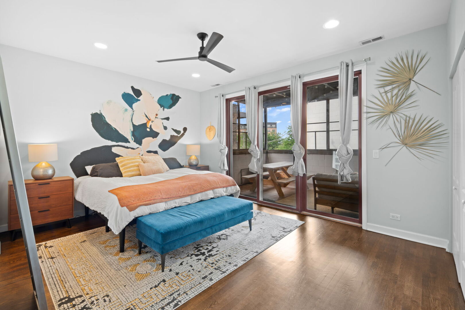 2058 N Western Avenue Unit: 301