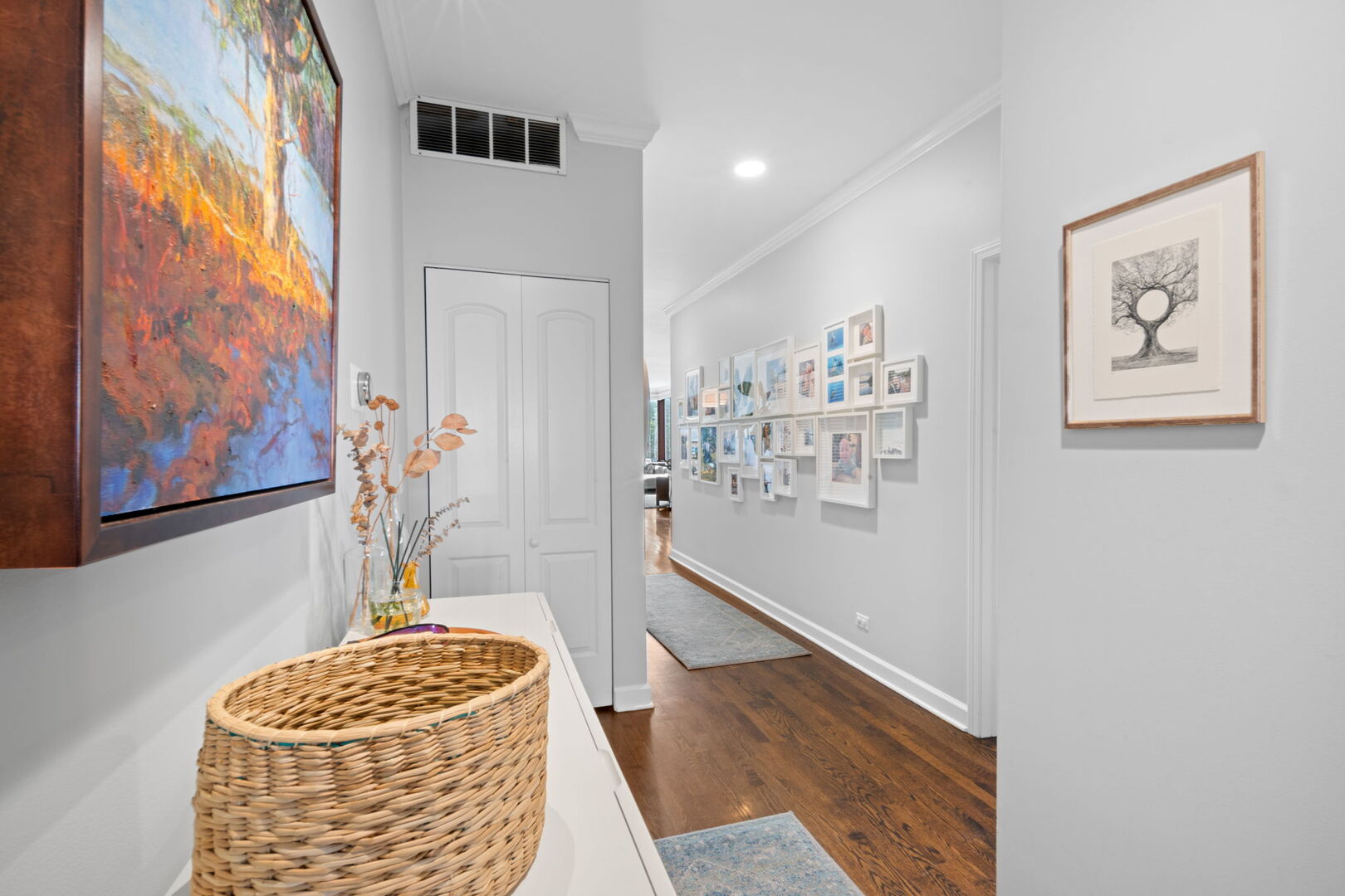 2058 N Western Avenue Unit: 301