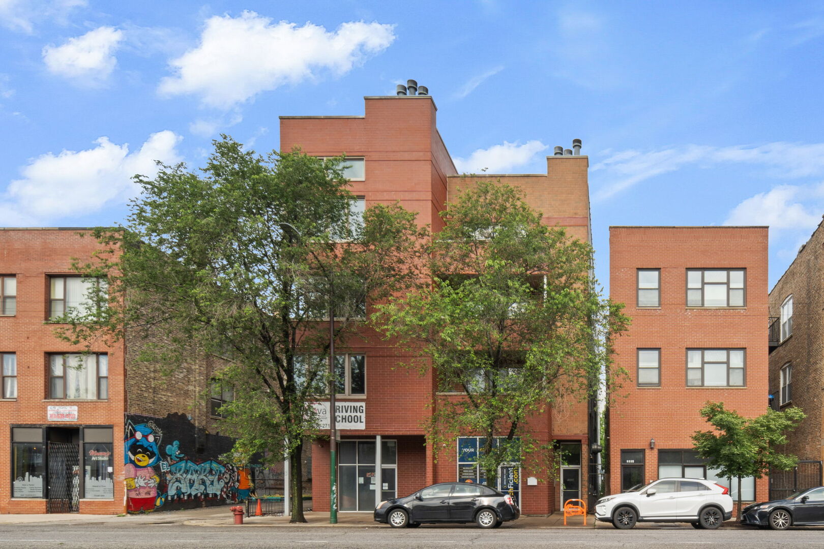 2058 N Western Avenue Unit: 301