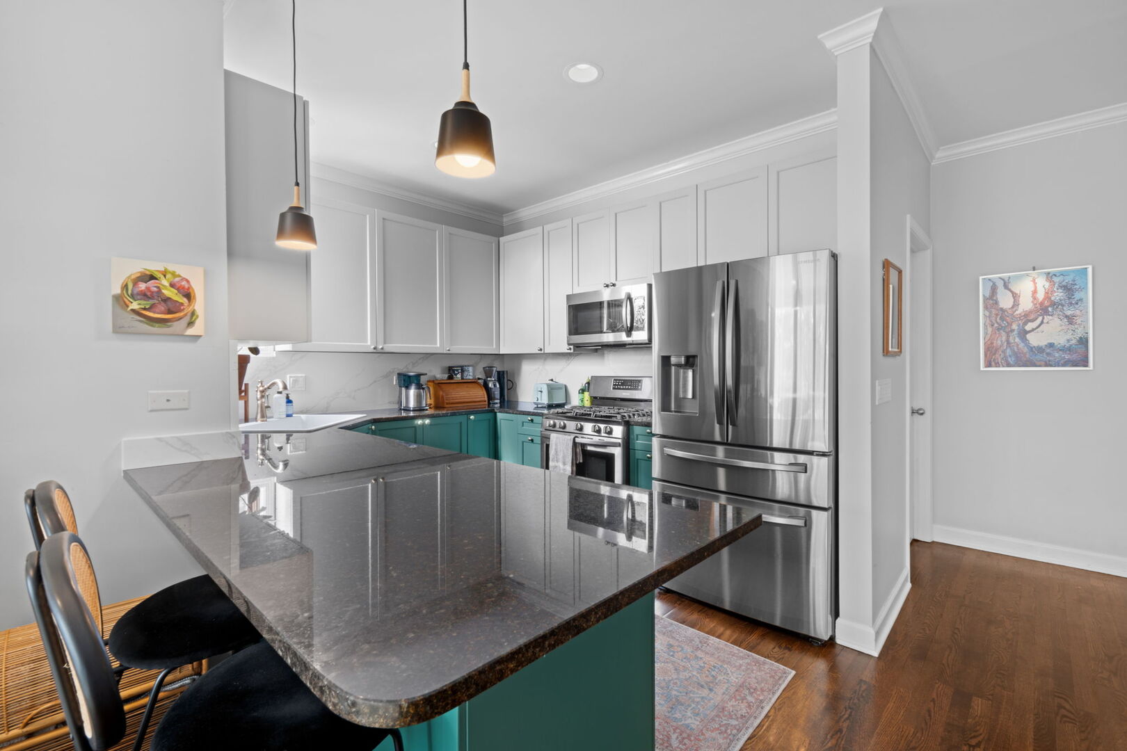 2058 N Western Avenue Unit: 301