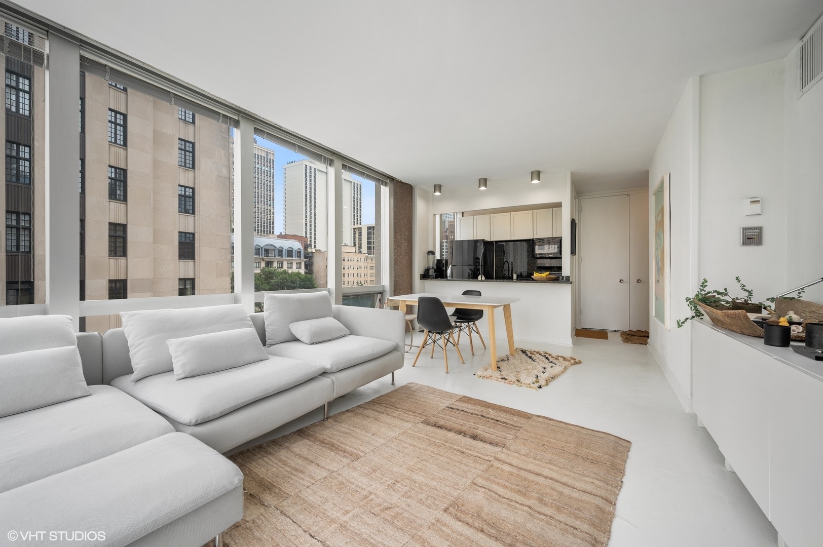 1300 N Astor Street Unit: 8B