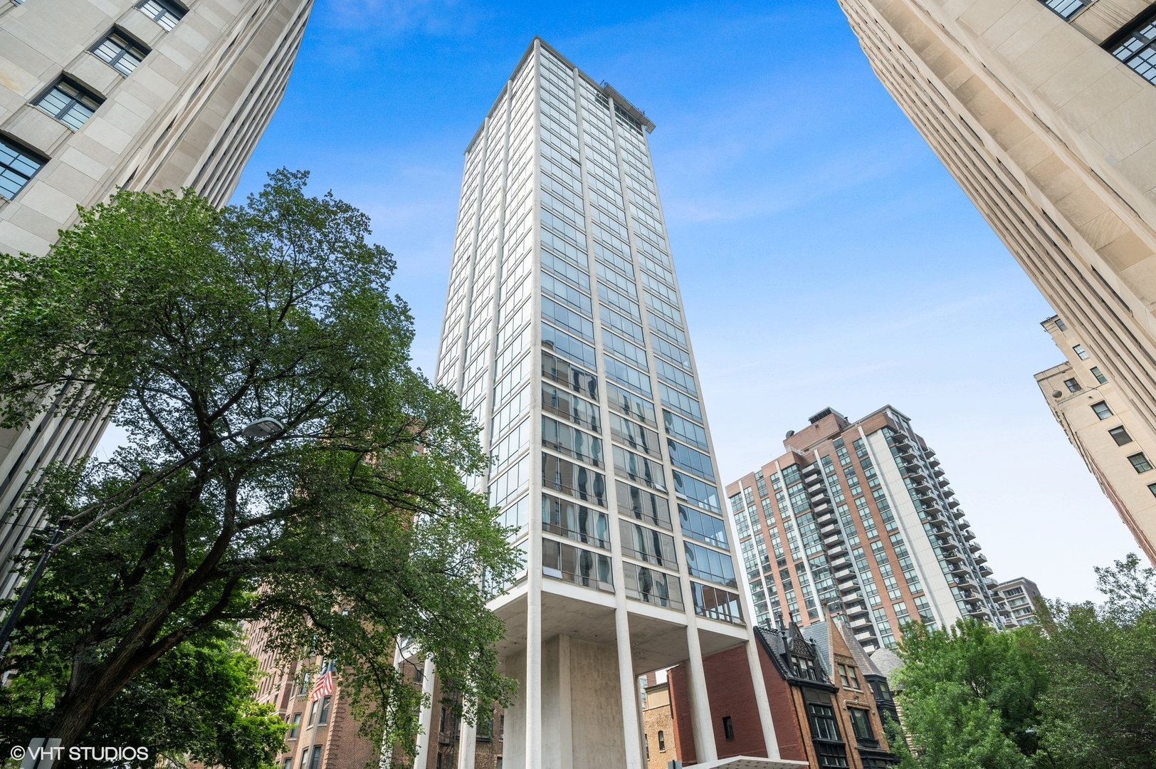 1300 N Astor Street Unit: 8B