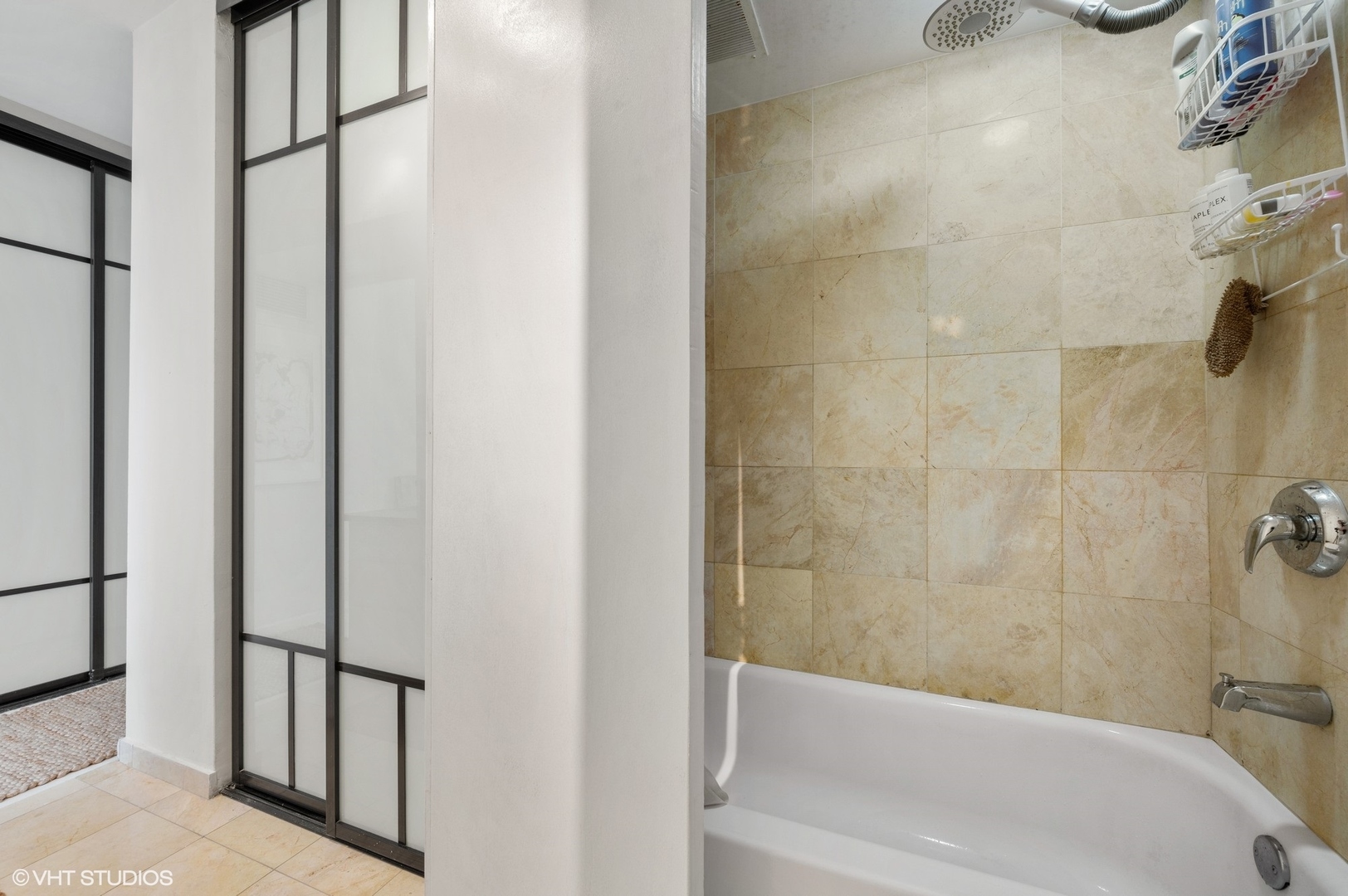 1300 N Astor Street Unit: 8B